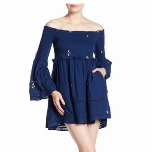 Free  PEOPLE Blue Counting Daisies Embroidered Off Shoulder Cotton
Blend Dress